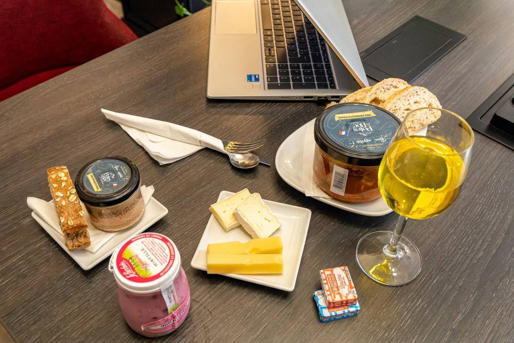 Room service | Best Western Plus L'Artist Hôtel in the centre of Tours 