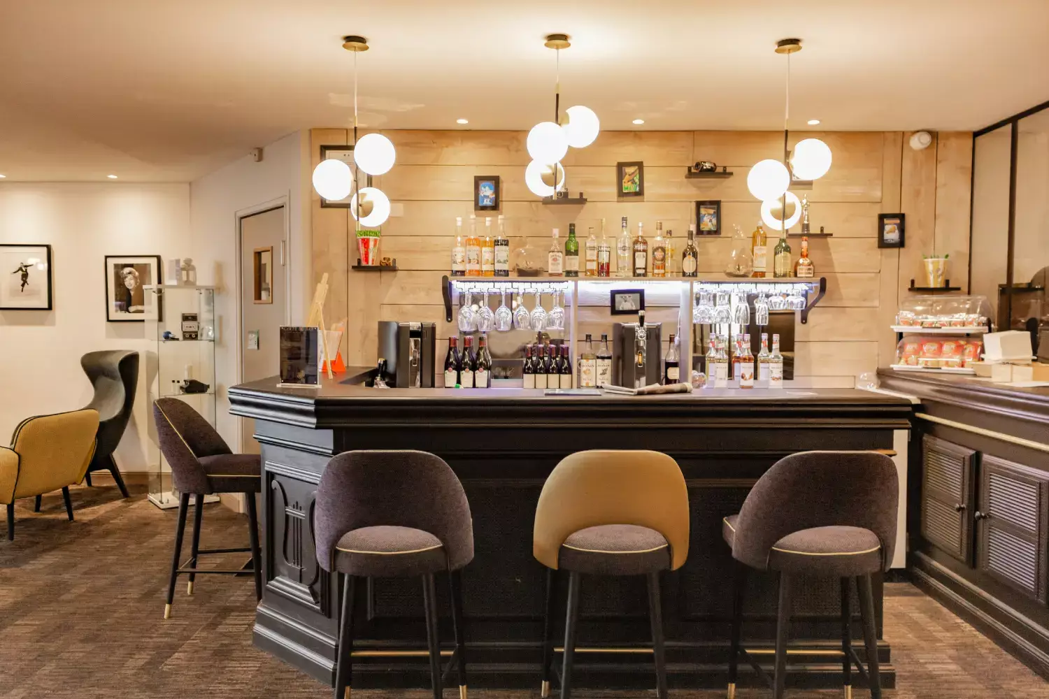 Bar lounge | Best Western Plus L'Artist Hôtel à Tours