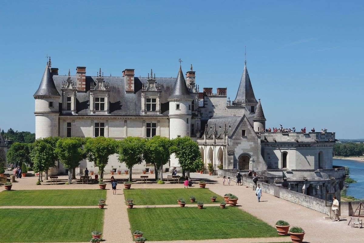 Le château d'Amboise à 2h à vélo depuis l'hôtel | Best Western L'Artist Hôtel à Tours
