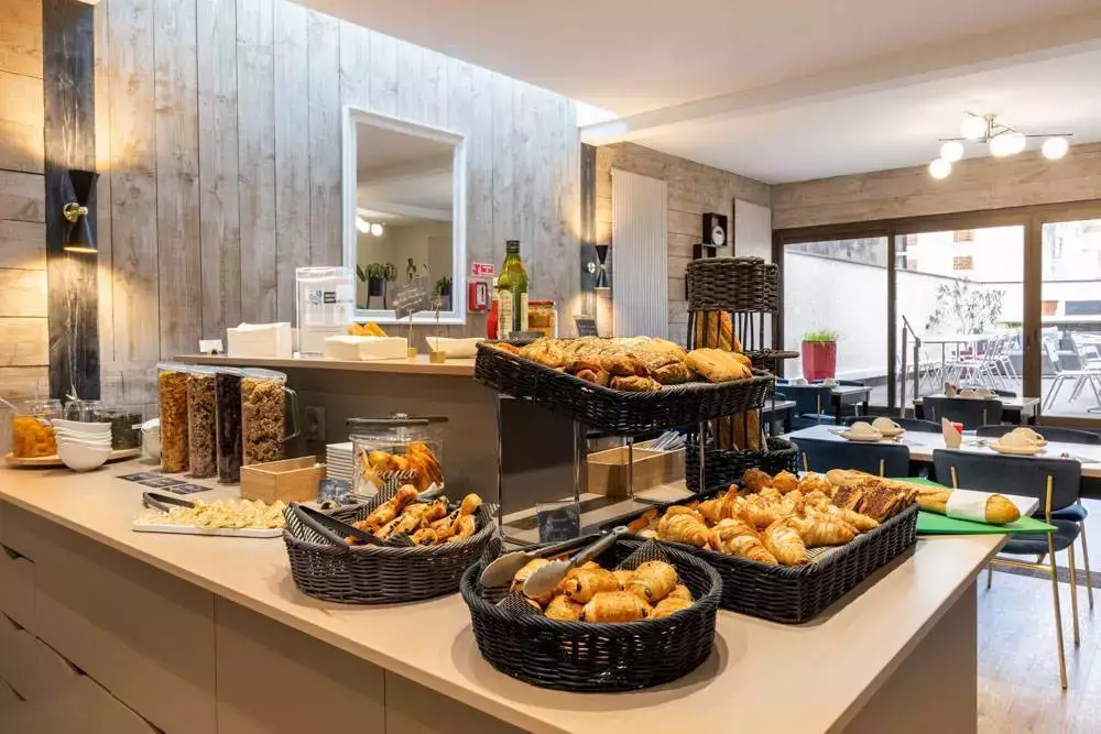 Petit-déjeuner | Best Western Plus L'Artist Hôtel dans le centre de Tours 